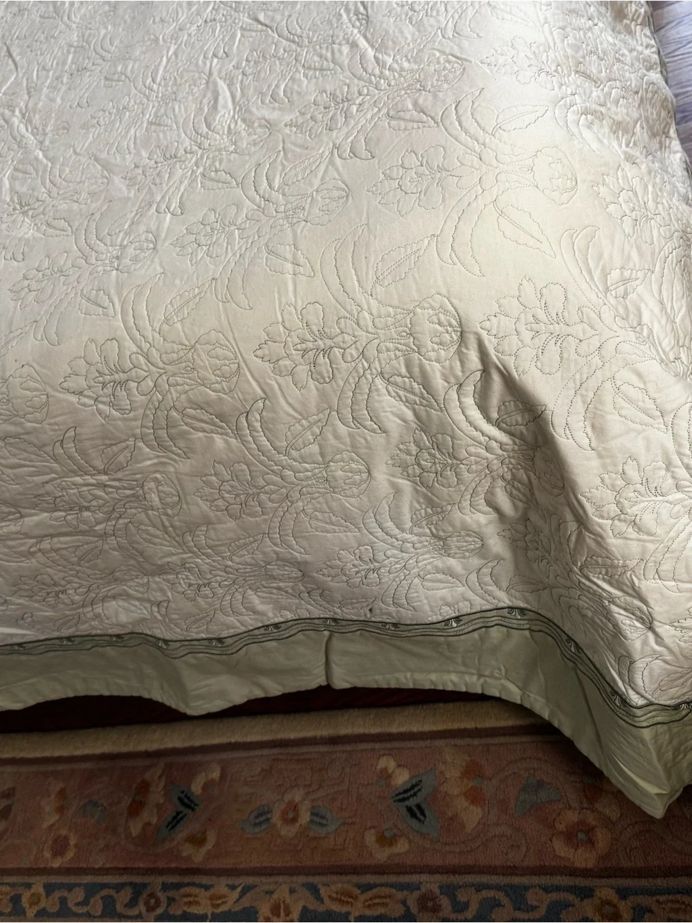 Classic White/Sage Green Quilted Bedspread & 2 King and 2 Standard Pillow Shams